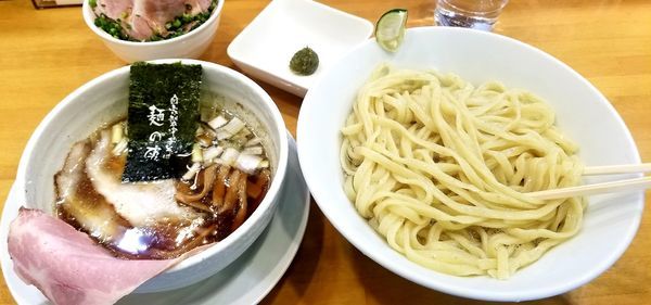 「昆布水つけ麺(柚子胡椒トッピング)鬼盛り肩ロース丼」@自家製中華そば 麺の虜の写真