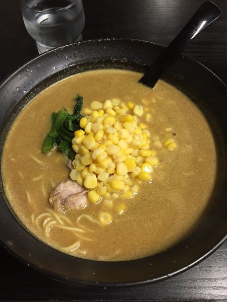 「豚骨クリーミーカレーラーメン ¥700＋半ライス¥100」@ラーメン かるあの写真