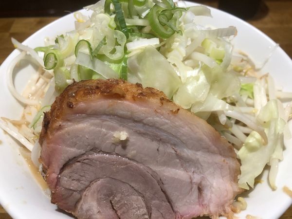 「らーめん豚一切れ＋ネギ＋ニンニク」@ちばから 経堂店の写真