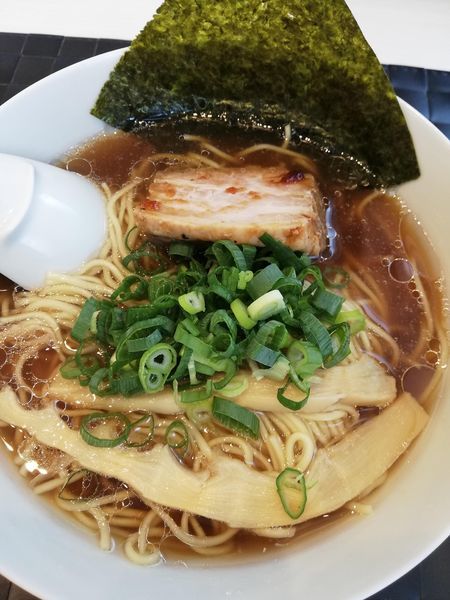 「淡麗豚骨醤油らーめん」@らーめん大尊の写真