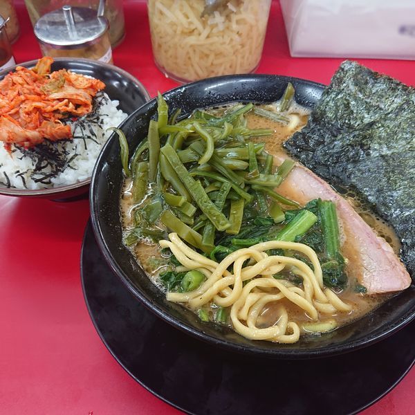 「ラーメン並690円、茎わかめ110円、キムチまぶし小100円」@家系ラーメン 王道 いしいの写真