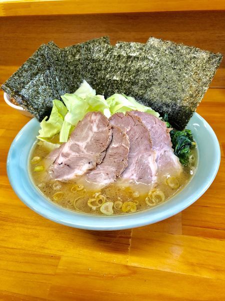 「中盛りチャーシュー麺  濃いめ固めちょい多め 海苔 小ライス」@捲り家の写真