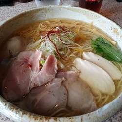 淡麗塩ラーメン　全部のせ