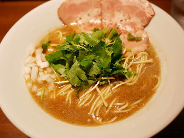 「濃厚烏賊煮干中華そば 醤油＋そのまま食べられる替え玉」@麺屋 ねむ瑠の写真
