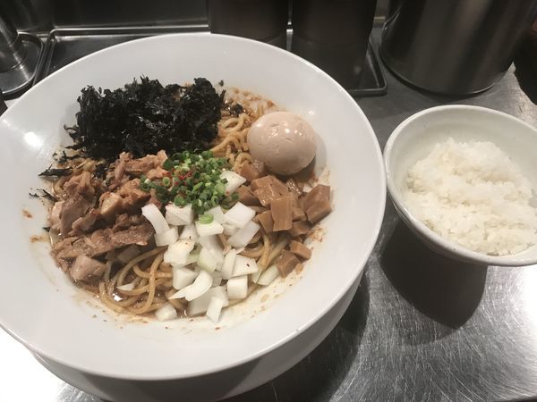 「汁なしジョニー 赤」@麺屋 愛心 TOKYO 町屋店の写真