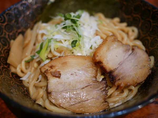 「油そば 麺硬め 特盛＋サービスライス」@油そば 君の写真