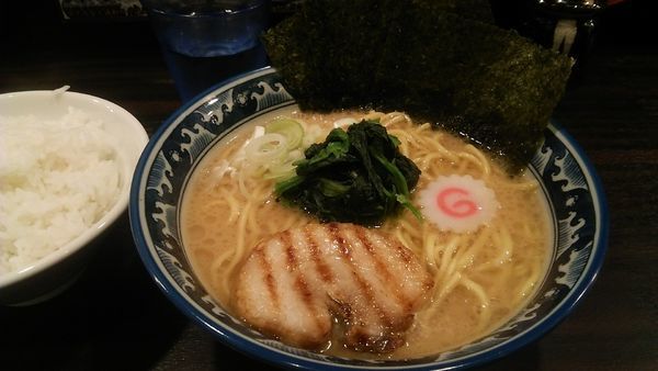 「濃厚豚骨ラーメン 醤油 700円＋ライス 100円」@麺屋 武士道 本店の写真
