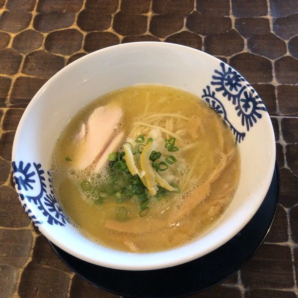 「純鶏そば（780円）」@特級鶏蕎麦 龍介の写真
