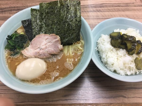 「らーめん (650円)」@横浜家系ラーメン武蔵家 松戸店の写真
