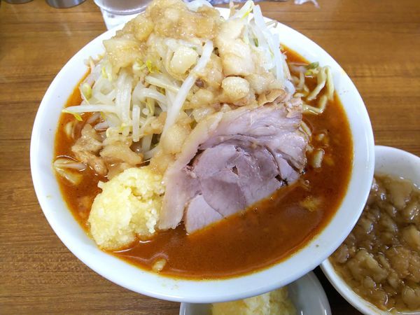 「【限定】トムヤムラーメン少　にんにくあぶらどでん　730円」@ラーメンの店 どでん 北浦和店の写真