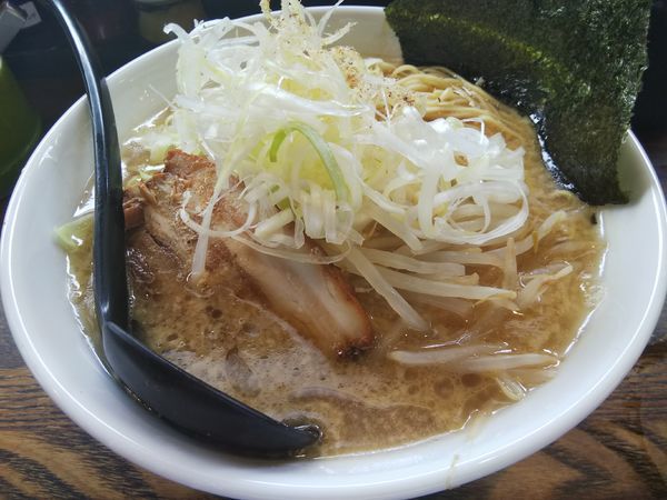 「ぶうとと　：細麺　（大盛り）」@信州麺屋 とんずら －カエン－の写真