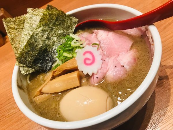 「特製煮干し中華そば」@煮干中華そば 鈴蘭 新宿店の写真