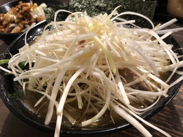 「ネギラーメン＋チャーシューまぶし」@家系ラーメン クックらの写真