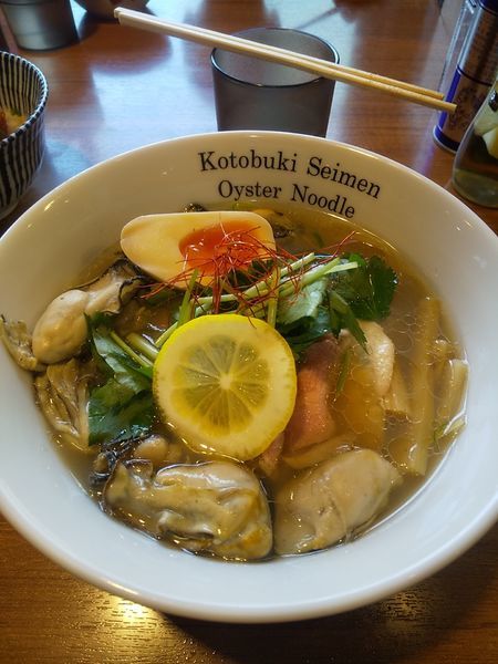 「特製牡蠣そば」@寿製麺よしかわ 川越店の写真