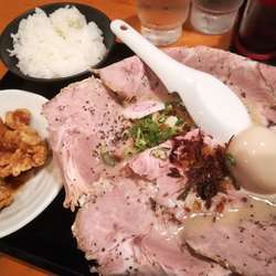 豚骨野菜タンメン＋はみだしチャーシューめん＋唐揚げセット