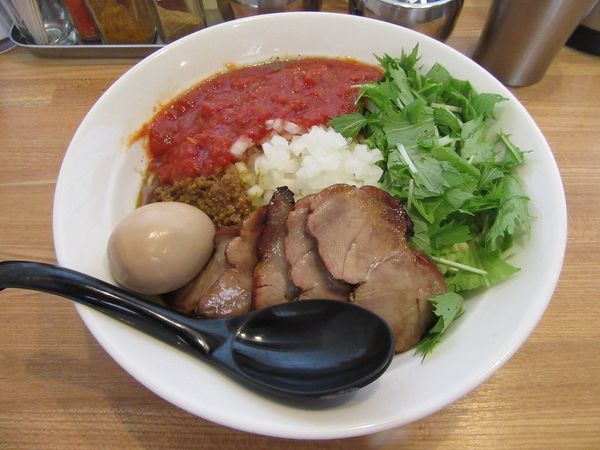 「特製トマカレまぜそば大盛（９７０円）」@つけめん・まぜそば むじゃきの写真