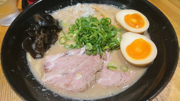 「超ド級濃厚トンコツラーメン玉子、大盛」@麺匠 克味の写真