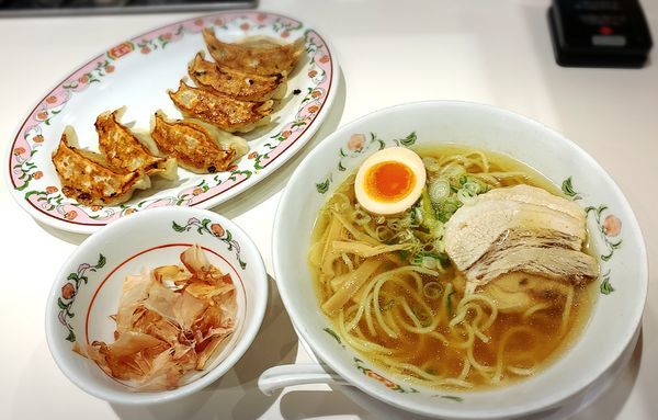 「日本ラーメン」@餃子の王将 イーアス高尾店の写真