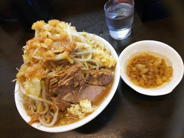 「ラーメン ヤサイ、アブラ増し、ニンニク少なめ」@ラーメンどでん 大宮店の写真