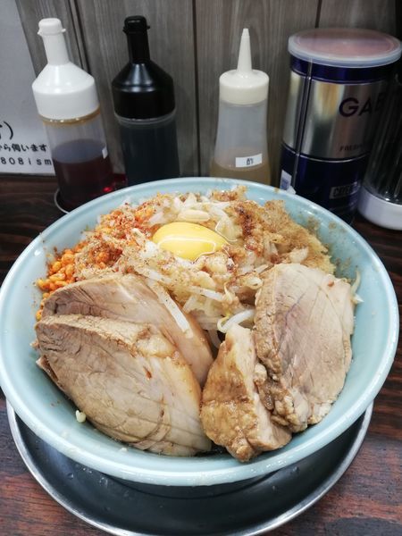 「小まぜ麺+ブタ増し　1000円」@麺でる 川崎店の写真