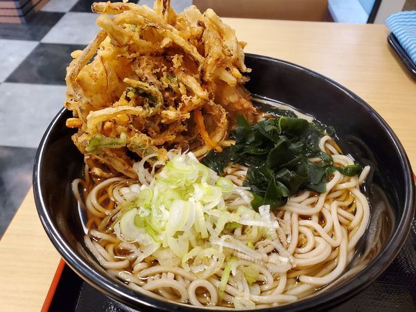 「かき揚げそば410円」@名代 箱根そば 渋沢店の写真