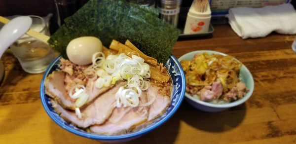 「油そばﾐﾆ740+全部乗430+刻ﾁｬｰｼｭｰ丼ﾐﾆ260」@兎に角 松戸店の写真