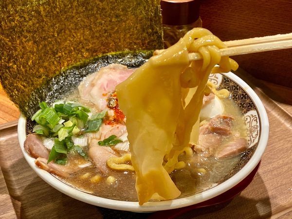 「特製煮干しラーメン太麺」@ラーメン凪 浅草店の写真