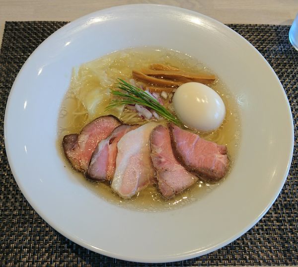 「特製中華蕎麦＜塩＞」@宍道湖しじみ中華蕎麦 琥珀 東京本店の写真