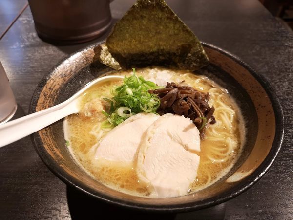 「濃厚鶏骨　醤油　そば」@麺屋武一 虎ノ門店の写真