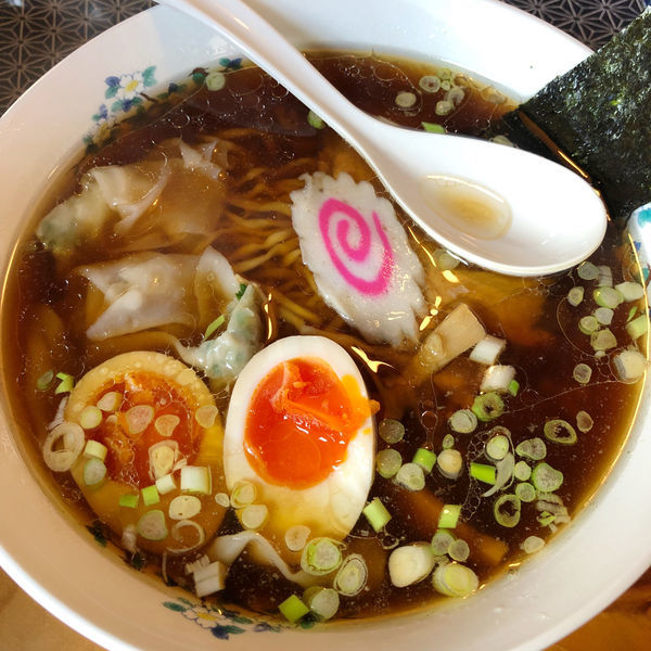 「ワンタンメン　700円　煮たまご　70円」@みみずくの写真