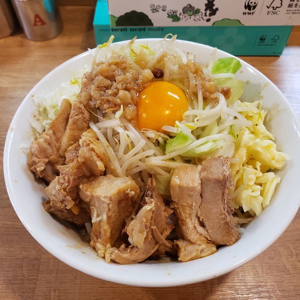 「まぜそば+豚」@豚ラーメン 東武練馬店の写真