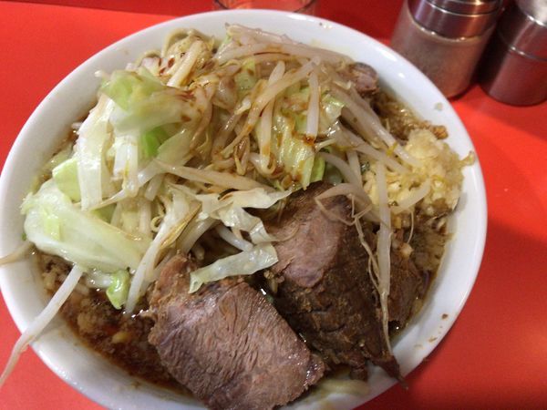 「豚入りラーメン(ニンニク、カラメ) 800円」@ラーメン二郎 仙川店の写真