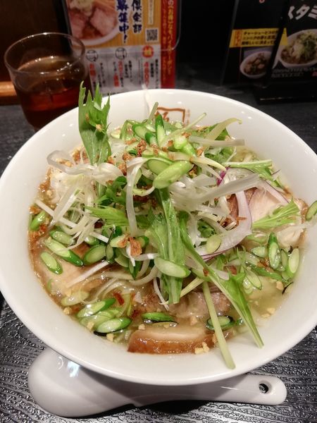 「ニンニクの芽香るスタミナ塩ラーメン740円クーポンー50円」@喜多方ラーメン坂内 大手町フィナンシャルシティ店の写真