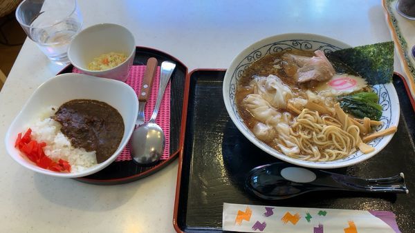 「ワンタン麺 + ハリマオミニカレー (コールスロー付き)」@中華そば専門店 麺楽の写真