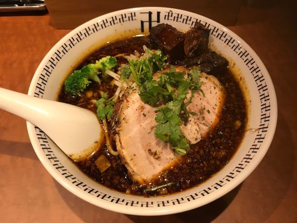 「スパイスラーメン＋肉切れっぱなし」@スパイス・ラー麺 卍力 秋葉原店の写真