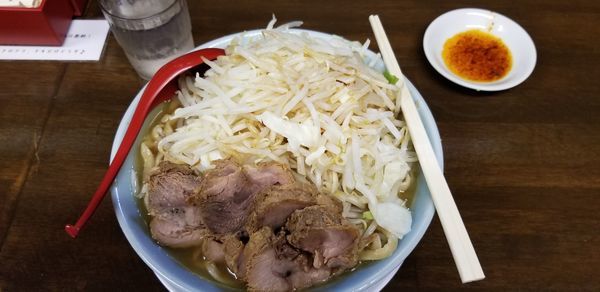 「小豚　ヤサイカラメましラー油別皿」@らーめん玄の写真