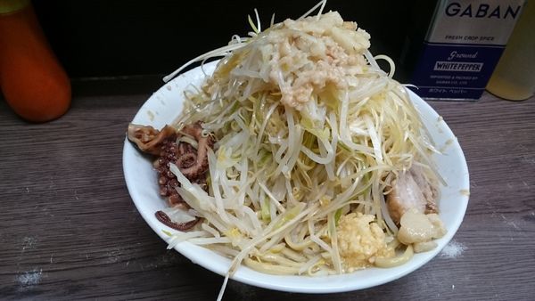 「ちょい増し大・ネギ(ニンニク少しアブラアレ)￥８９０」@ラーメン二郎 横浜関内店の写真