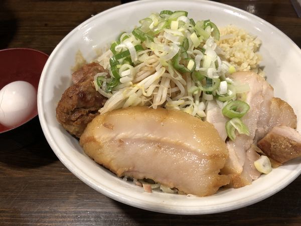 「油そば醤油大盛豚券カラメニンニク ネギマシマシ」@ちばから 渋谷道玄坂店の写真