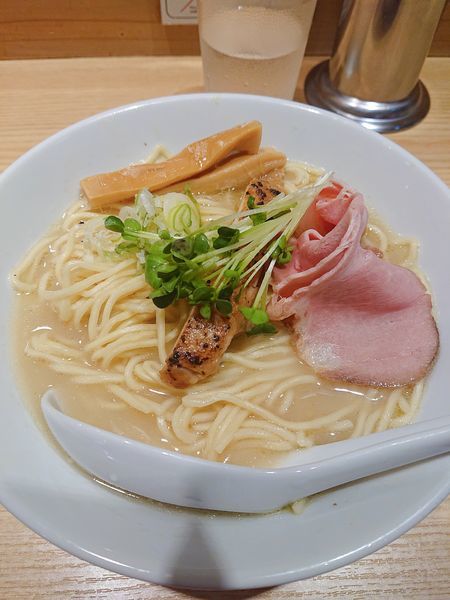 「鶏白湯ラーメン」@麺場 二寅 秋津本店の写真
