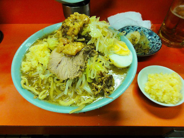 「ラーメン850円ちょい野菜ちょいアブラニンニク多めビール」@ラーメン富士丸 神谷本店の写真