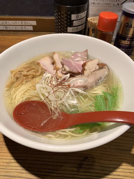 「香菜鳥出汁塩チャーシュー」@麺屋 翔 西新宿本店の写真