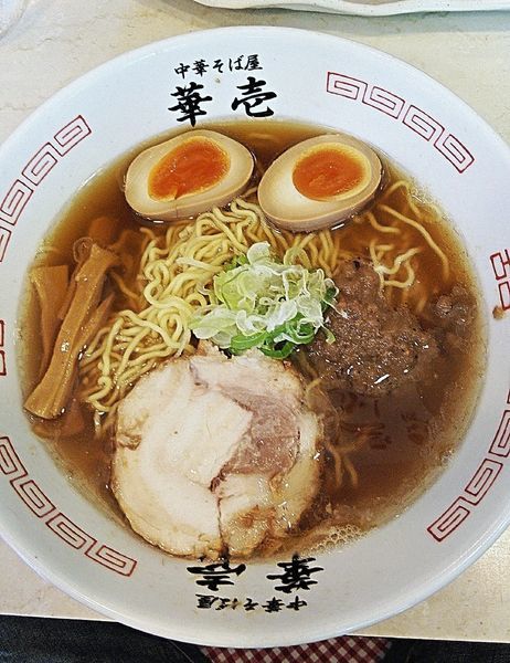 「中華そば 魚醤 830円＋半玉子 50円」@中華そば屋 華壱の写真