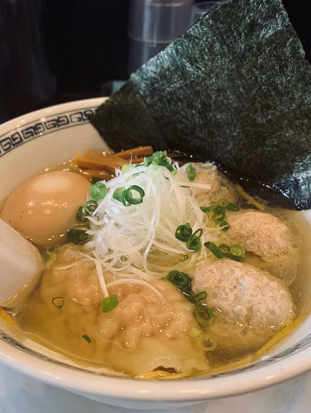 「塩（麺固・濃いめ・油少な目￥750）」@稲荷屋の写真