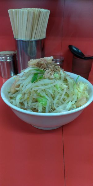 「麺半分：豚2枚(麺 約150g) 700円」@ラーメン二郎 茨城守谷店の写真