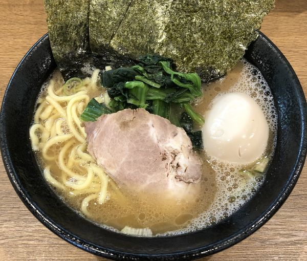 「ラーメン＋味玉（￥700＋￥100）」@横浜ラーメン 弐七家 弥生台店の写真