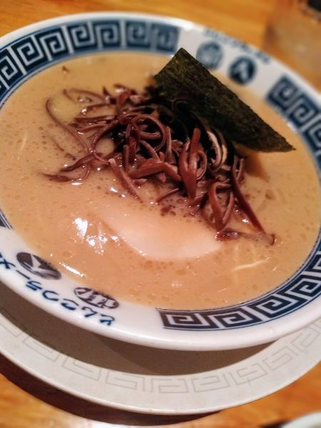 「生にんにくラーメン きくらげ 半麺ネギ抜き」@御天 井草本店の写真