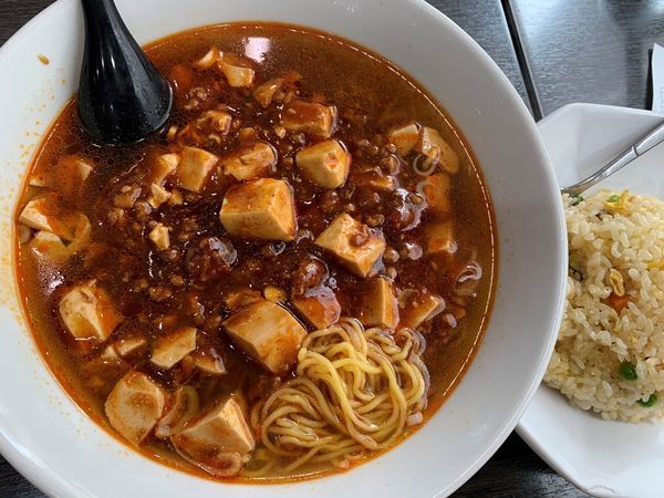 「マーボ―麺＋半チャーハン」@中華料理 金龍の写真
