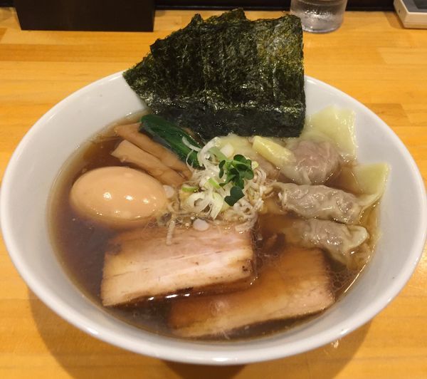 「大山鶏中華ワンタン麺＋味玉」@麺匠 金衛門の写真