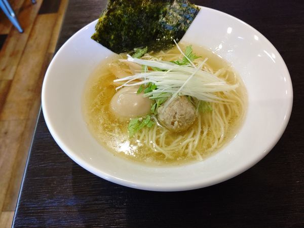 「鴨だし塩ラーメン(並盛・140g)780円」@鳴馬良の写真