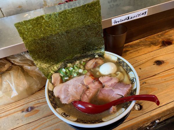 「特製1200円、角煮150円」@すごい煮干ラーメン凪 新宿ゴールデン街店 本館の写真